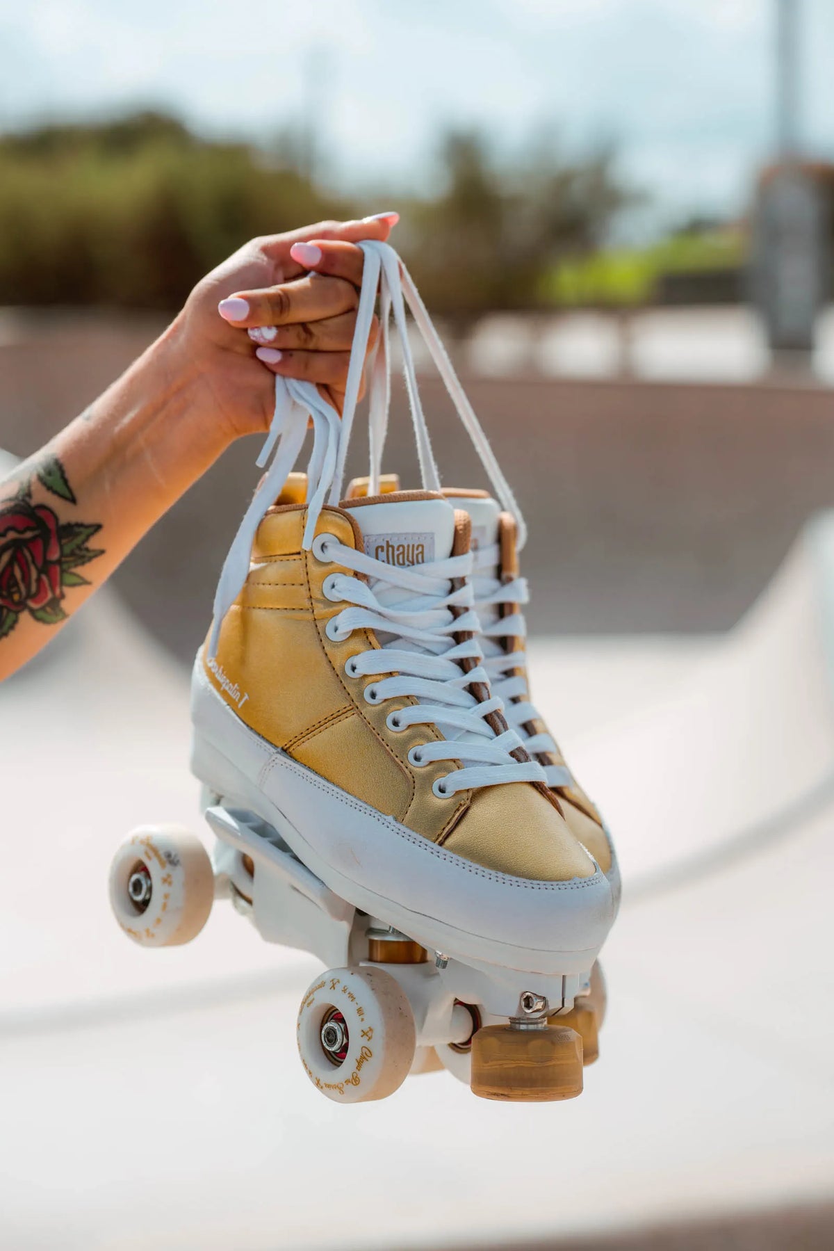 SKA810726 CHAYA Kismet Barbiepatin Gold Park Roller Skates | Gold | Skatepark Rollschuhe Wheels Park Wheels Urban Quad Rollen Roller Skating Rollen Wheels Quad Rollen Quad Wheels Outdoor Indoor Dance Jam Park Rollen Lifestyle Roller Skates Rollschuhe Park Tanz Rollschuhe Barbie Park Quad Skates Roller Skates Lifestyle Rollschuhe Skatepark Rollschuhe Chaya Quad Skates Aggressive Quad Skates Rollschuhe Stunt Rollschuhe Rollkunstlauf Rollschuhe Rollerskates Schwarze Rollschuhe Lifestyle Rollschuhe Roller Skati