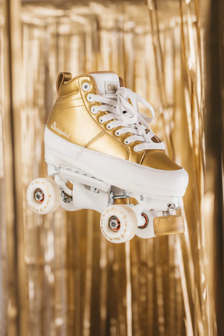 SKA810726 CHAYA Kismet Barbiepatin Gold Park Roller Skates | Gold | Skatepark Rollschuhe Wheels Park Wheels Urban Quad Rollen Roller Skating Rollen Wheels Quad Rollen Quad Wheels Outdoor Indoor Dance Jam Park Rollen Lifestyle Roller Skates Rollschuhe Park Tanz Rollschuhe Barbie Park Quad Skates Roller Skates Lifestyle Rollschuhe Skatepark Rollschuhe Chaya Quad Skates Aggressive Quad Skates Rollschuhe Stunt Rollschuhe Rollkunstlauf Rollschuhe Rollerskates Schwarze Rollschuhe Lifestyle Rollschuhe Roller Skati