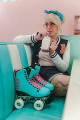 SKA810584 CHAYA Melrose Deluxe Turquois Roller Skates | Lifestyle Roller Skates Pink Park Lifestyle Rollschuhe Tanz Rollschuhe Barbie Park Quad Skates Roller Skates Lifestyle Rollschuhe Skatepark Rollschuhe Chaya Quad Skates Aggressive Quad Skates Rollschuhe Stunt Rollschuhe Rollkunstlauf Rollschuhe Rollerskates Schwarze Rollschuhe Lifestyle Rollschuhe Roller Skating Quad Skating Skateschule und Skateshop Weil am Rhein SkaMiDan Lörrach Freiburg Basel Deutschland Germany