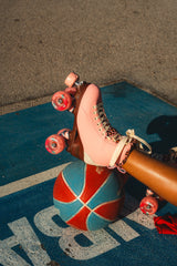 SKA810801 CHAYA Miyu Pink Leopard Roller Skates | Pinke Rollschuhe | Lifestyle Rollschuhe Skates Plates Roller Skates Skatepark Rollschuhe Chaya Quad Skates Aggressive Quad Skates Rollschuhe Stunt Rollschuhe Rollkunstlauf Rollschuhe Rollerskates Schwarze Rollschuhe Lifestyle Rollschuhe Roller Skating Quad Skating Skateschule und Skateshop Weil am Rhein SkaMiDan Lörrach Freiburg Basel Deutschland Germany