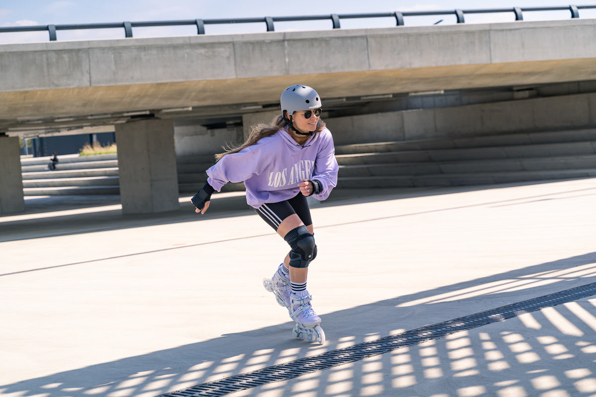 SKA903280 POWERSLIDE Urban Dark Grey Skatehelm XXII Stunt Skatehelm Größenverstellbar protectors skate helmet aggressive helmet wind helmet skatehelm surzhelm radhelm fahrradhelm sporthelm schutzhelm Skate Schützer Inliner Schützer Schutzausrüstung Fingerschutz Handschuhe inline skating inliner inlineksaten rollerbladen rollerskaten Inlineskates Rollerblades Fitness Skates Slalom Skates rollerblades rollerblading inline skating Lörrach Freiburg Basel Inliner Skateschule und Skateshop Weil am Rhein SkaMiDan