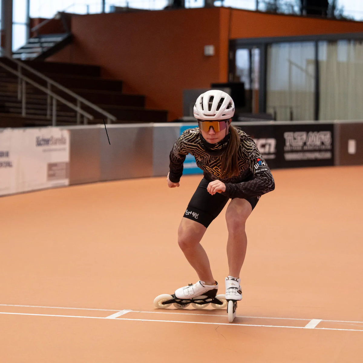 SWINGS Omen Racing Helm – Weiß | Leicht & Größenverstellbar – Speed Skating | Fahrrad, Renn & Fitness Skatehelm