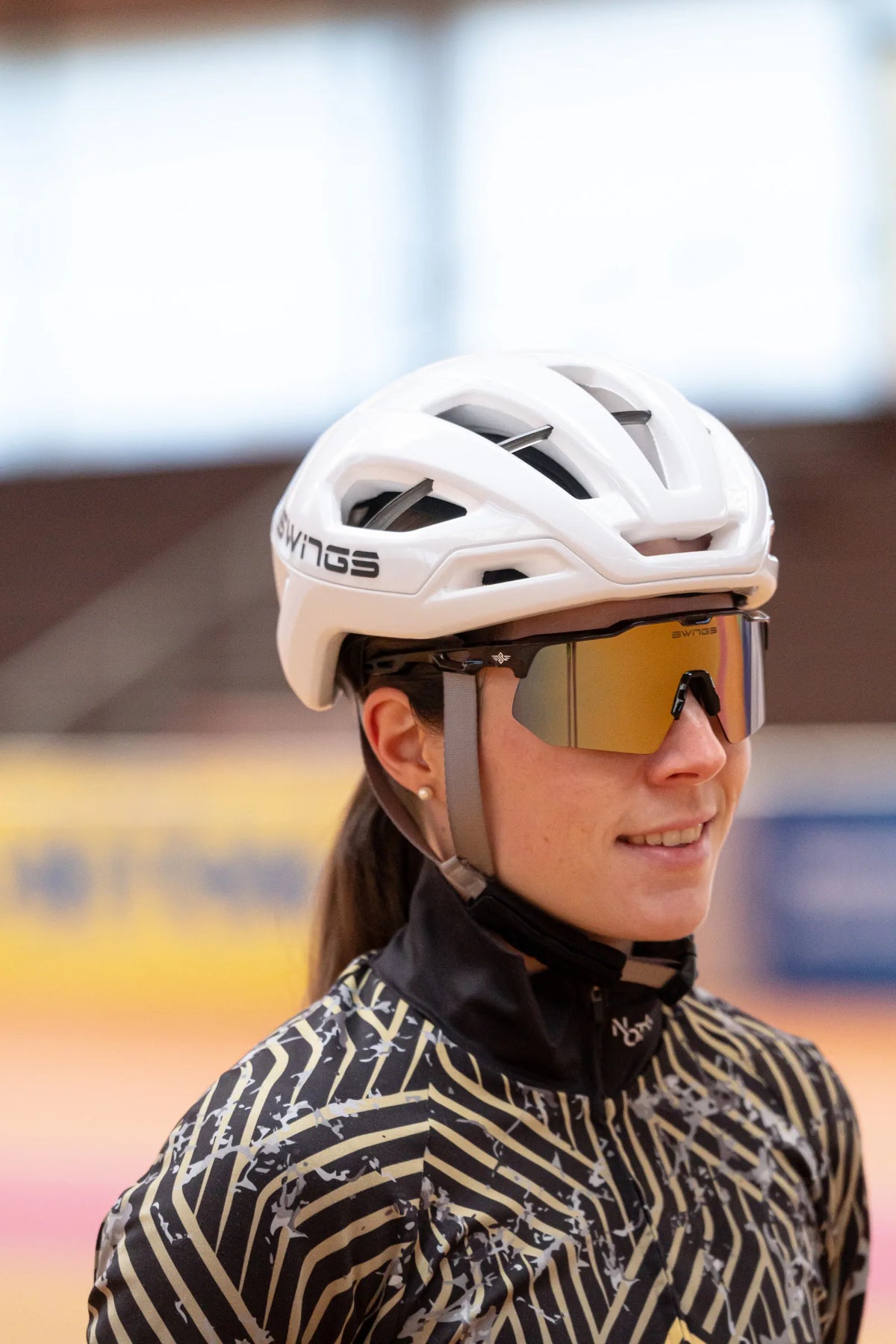 SWINGS Omen Racing Helm – Weiß | Leicht & Größenverstellbar – Speed Skating | Fahrrad, Renn & Fitness Skatehelm